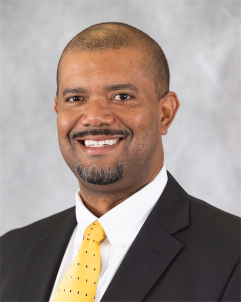 Stephen E Okiye