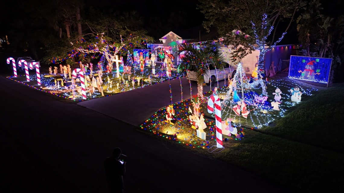 PSLinLights 2024 Showstopper 3rd place winner - The Dovey Family 2931 SW Sandbar St