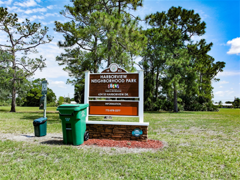 Harborview Entrance Sign