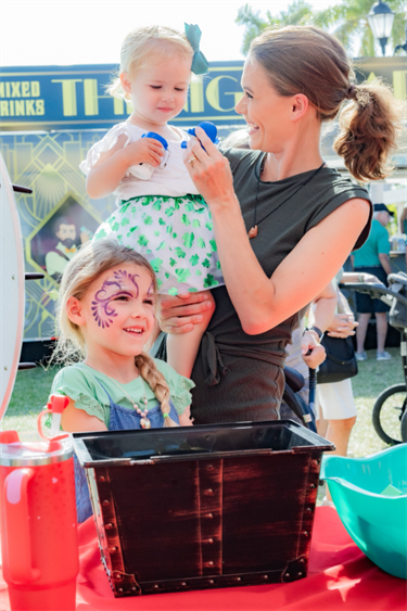 Irish Fest family enjoying giveaways