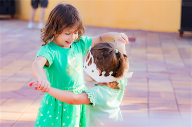 Irish Fest kids dancing